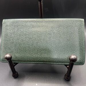EUC. Vintage Louis Vuitton Forest Green Taiga Leather. Minimal signs of ware.